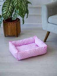 Лежанка для собак и кошек холлофайбер / Сердечки розовые
